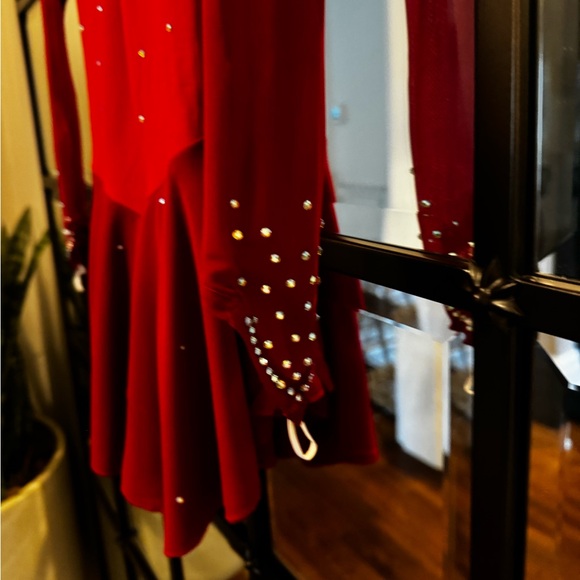 Red costume Crystal embellishment. - Picture 3 of 6